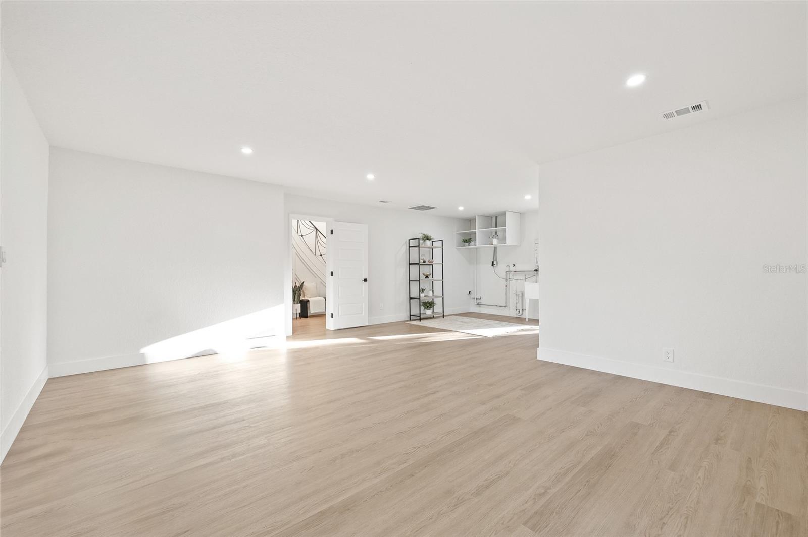 Image 32 of 72 For 2615 Desoto Way S