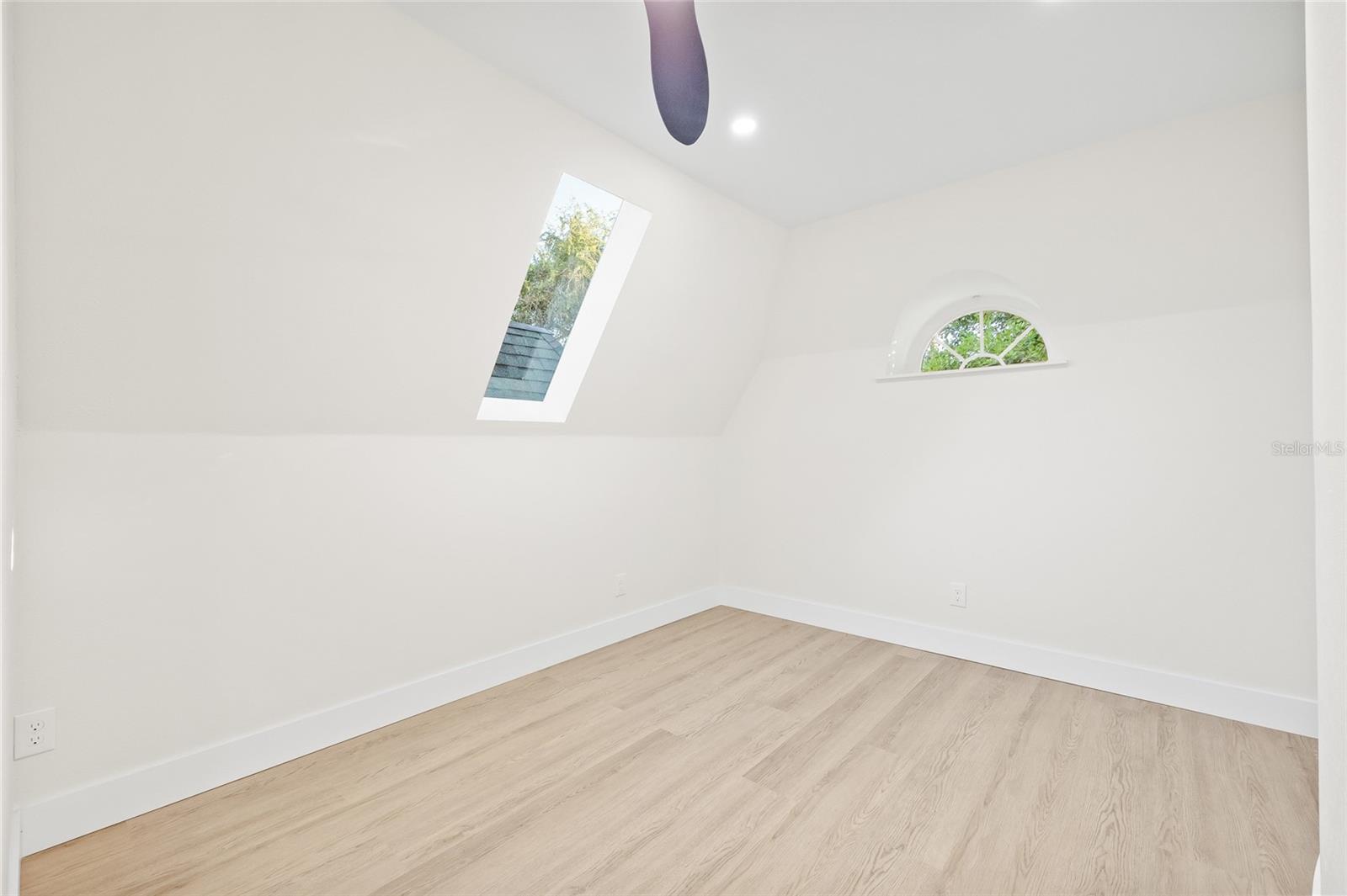 Image 44 of 72 For 2615 Desoto Way S