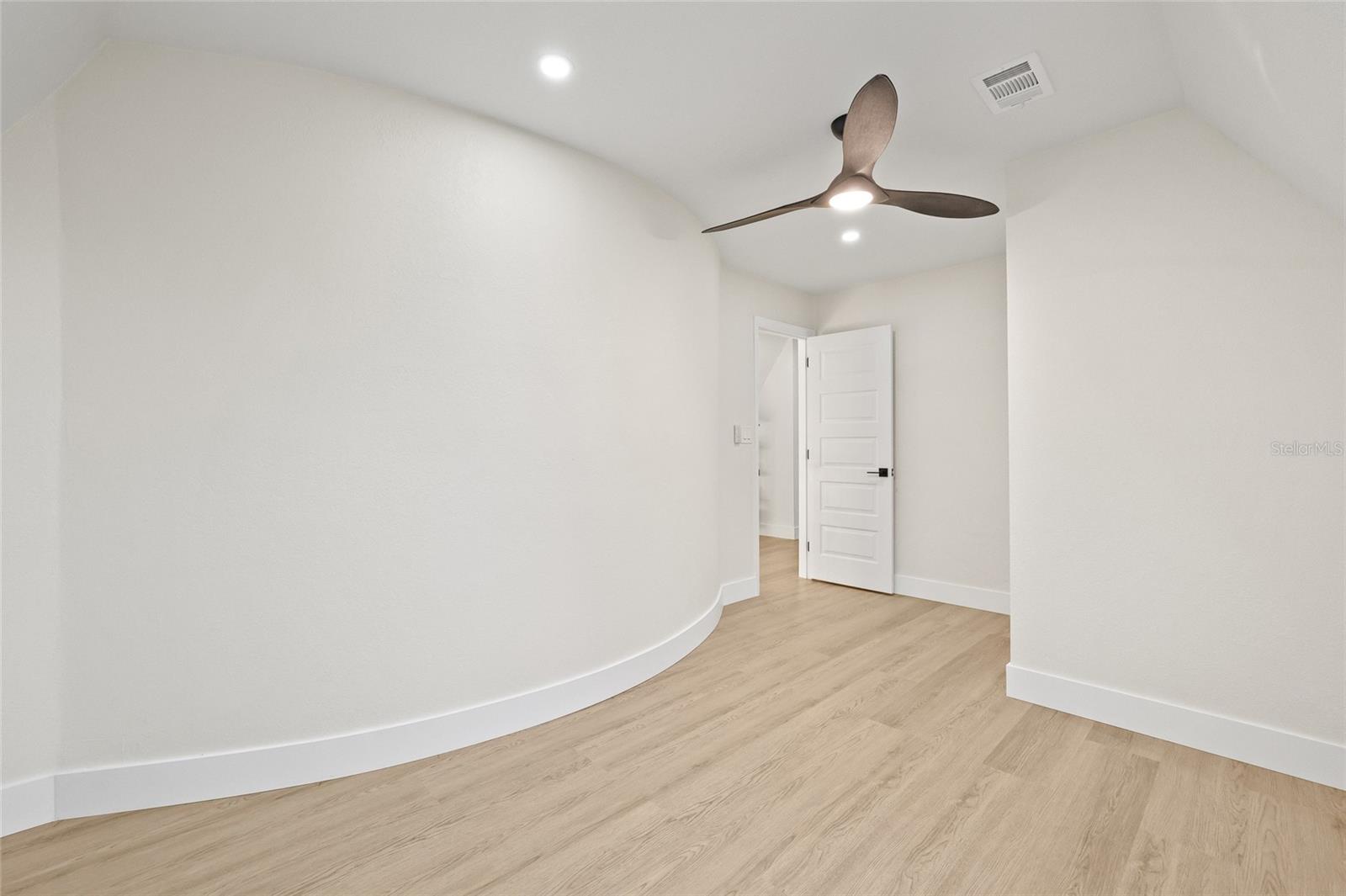 Image 45 of 72 For 2615 Desoto Way S