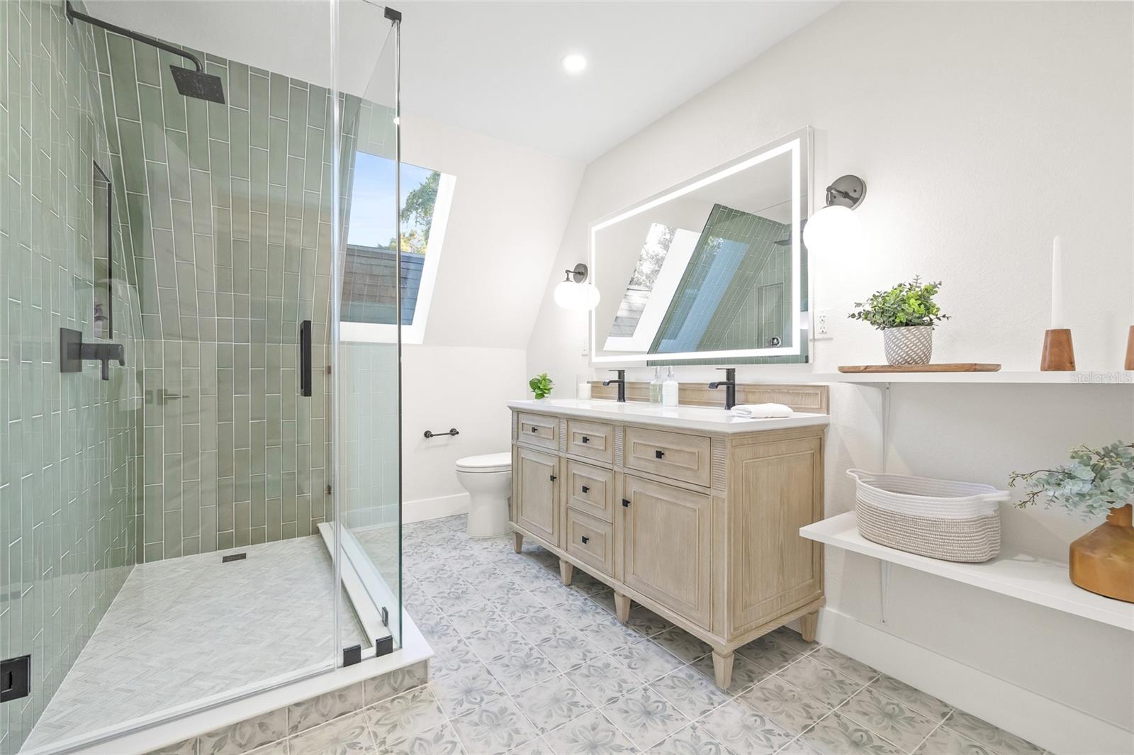 Image 46 of 72 For 2615 Desoto Way S