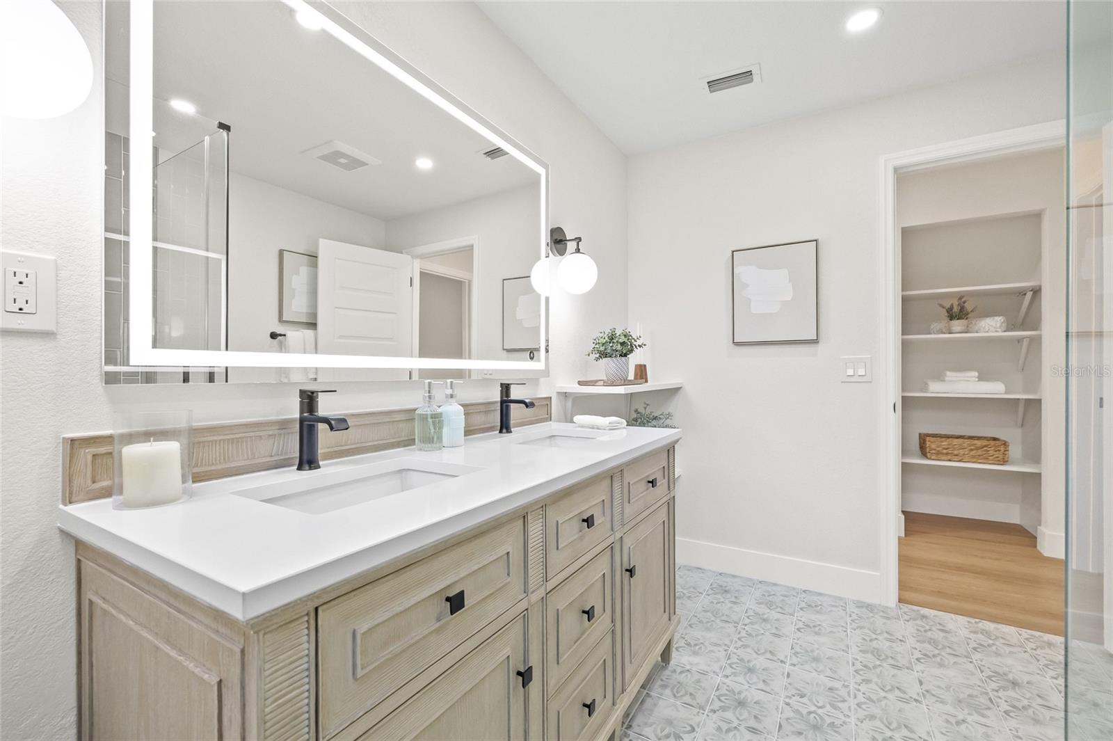 Image 47 of 72 For 2615 Desoto Way S