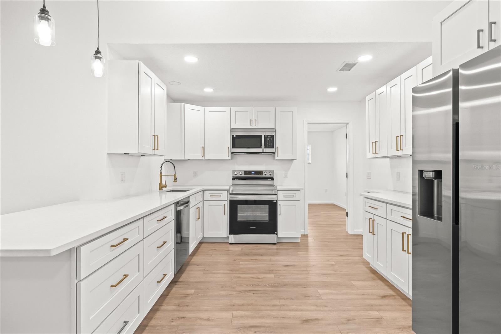 Image 12 of 43 For 7807 Summertree Lane