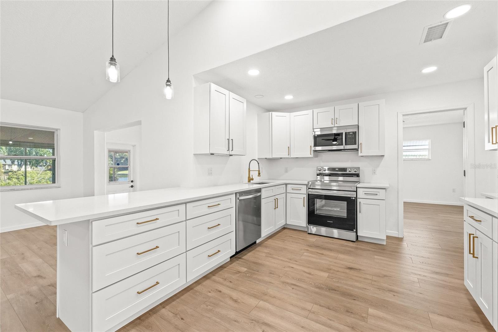 Image 13 of 43 For 7807 Summertree Lane