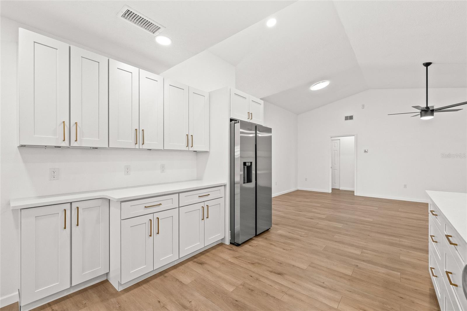 Image 15 of 43 For 7807 Summertree Lane