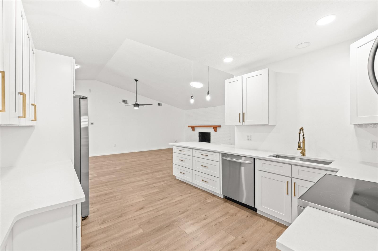 Image 16 of 43 For 7807 Summertree Lane
