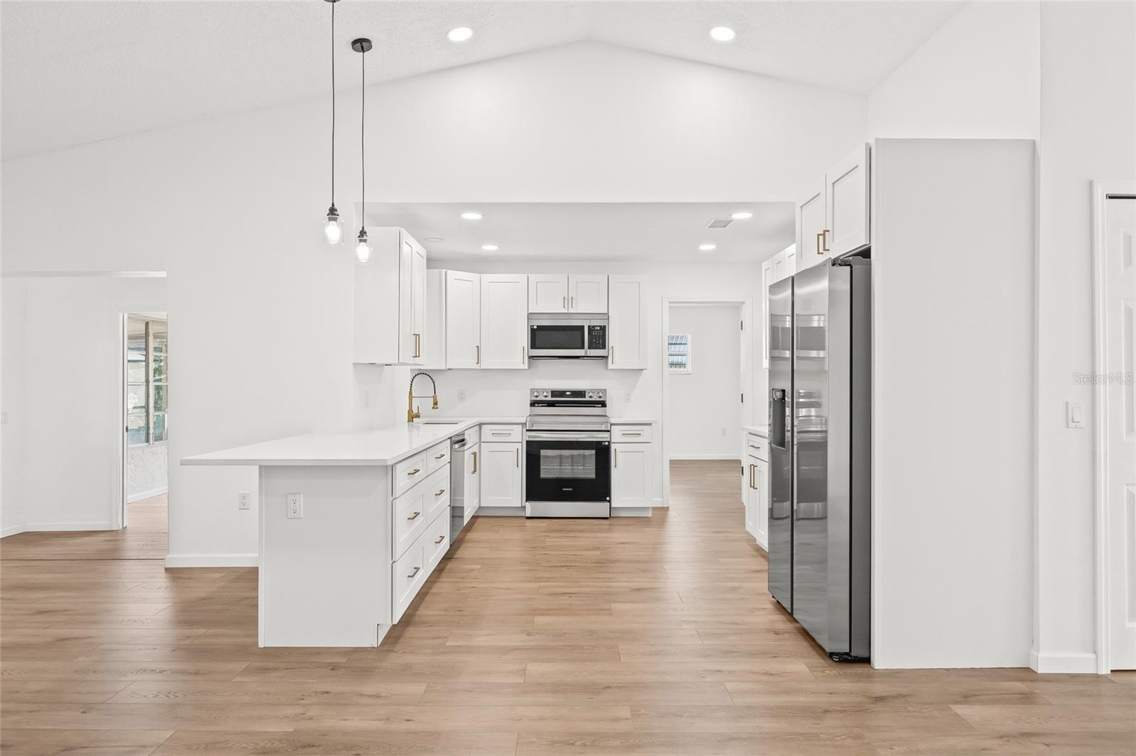 Image 17 of 43 For 7807 Summertree Lane