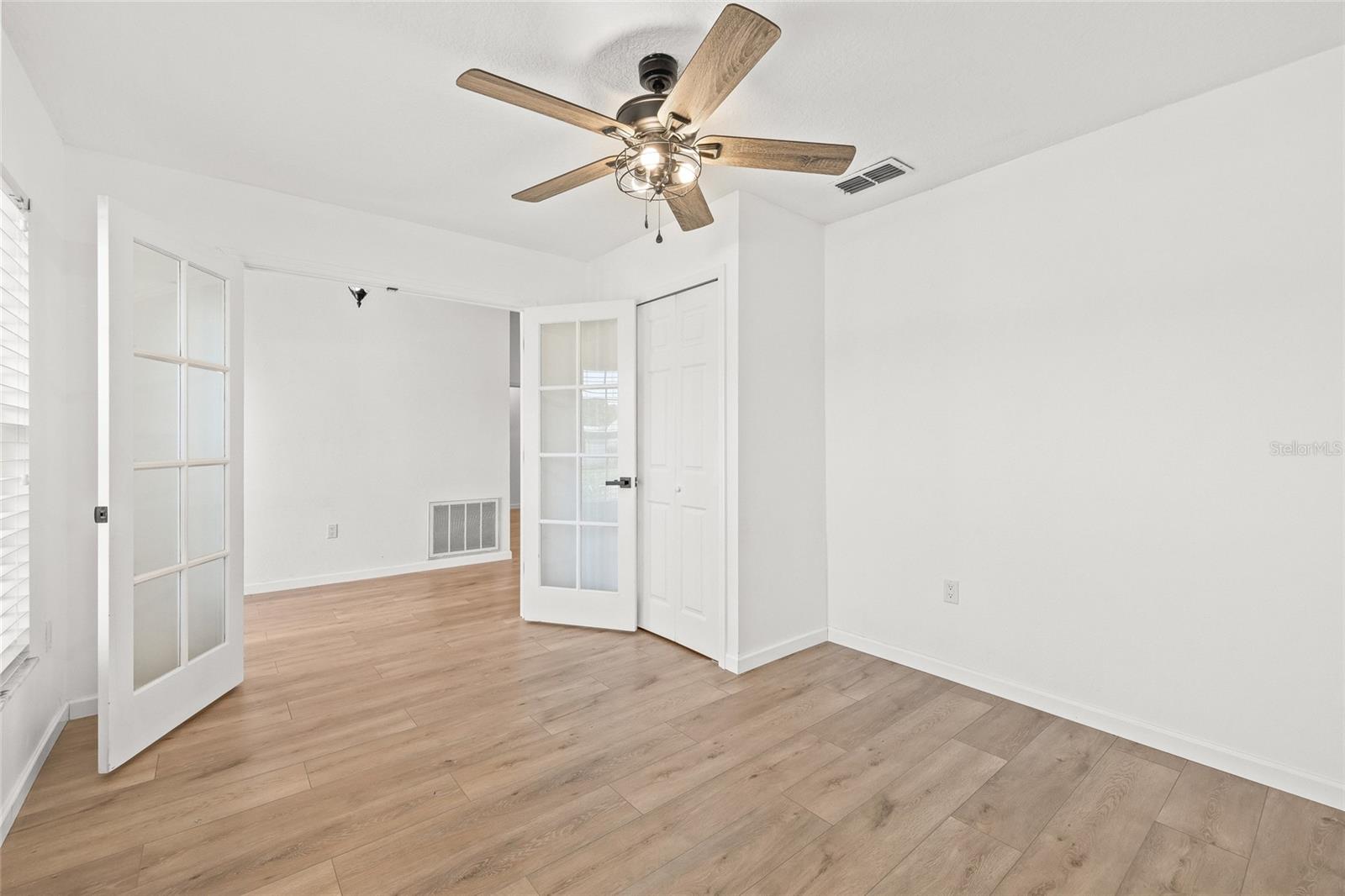 Image 19 of 43 For 7807 Summertree Lane
