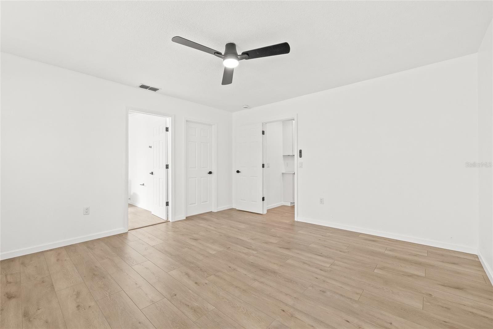 Image 21 of 43 For 7807 Summertree Lane