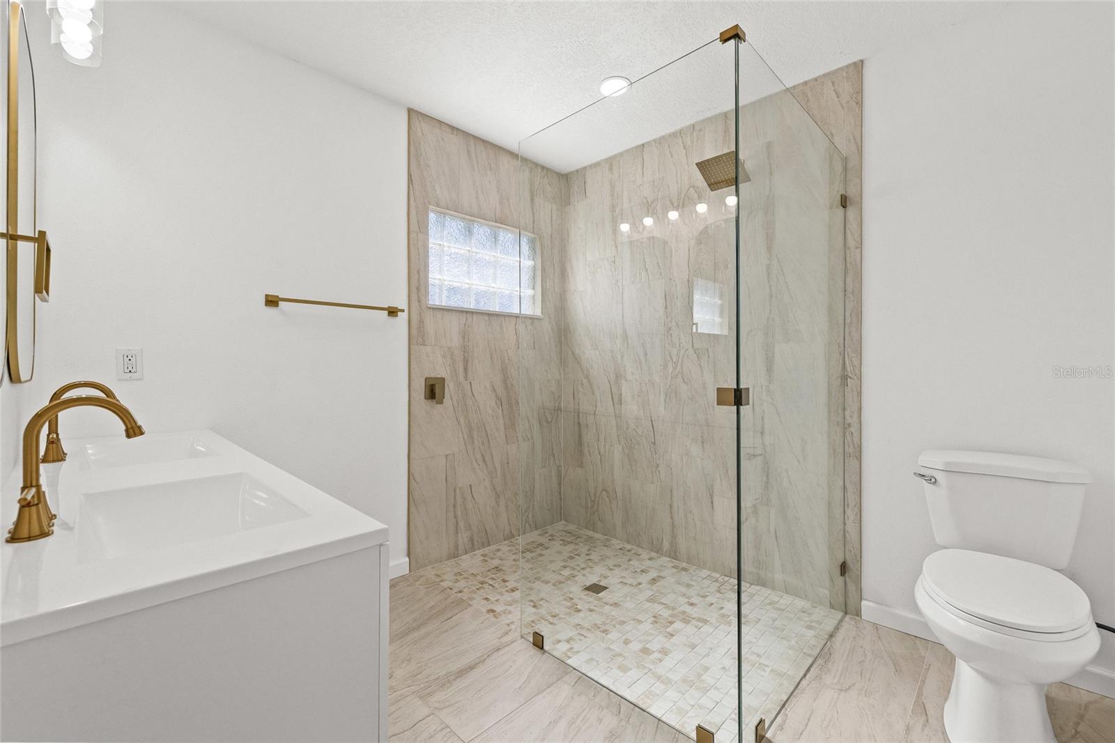 Image 22 of 43 For 7807 Summertree Lane