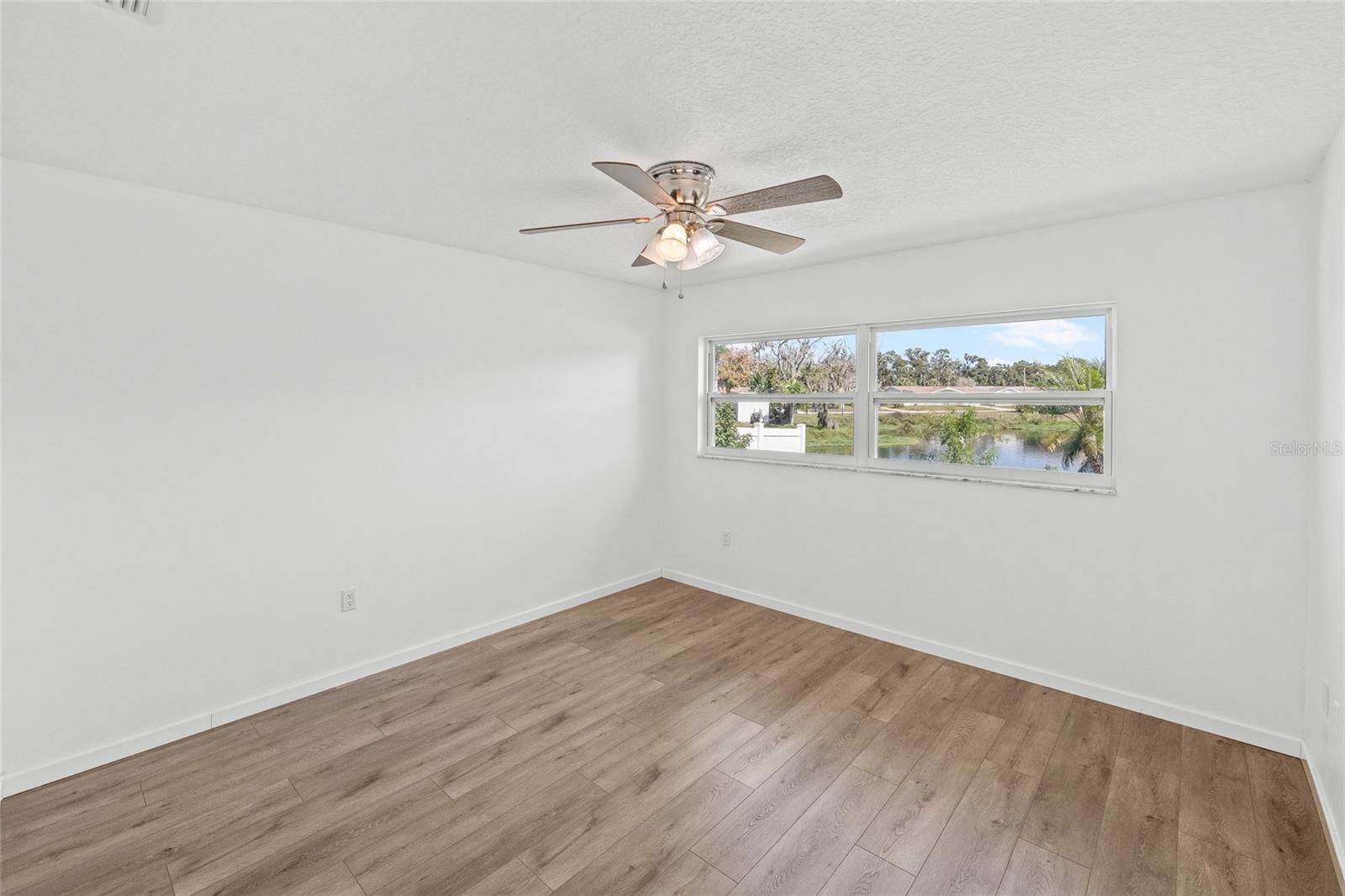 Image 27 of 43 For 7807 Summertree Lane