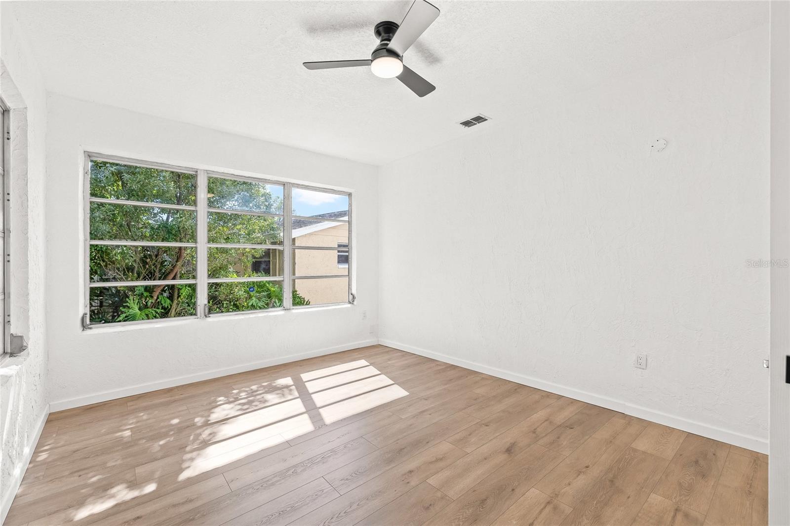 Image 29 of 43 For 7807 Summertree Lane