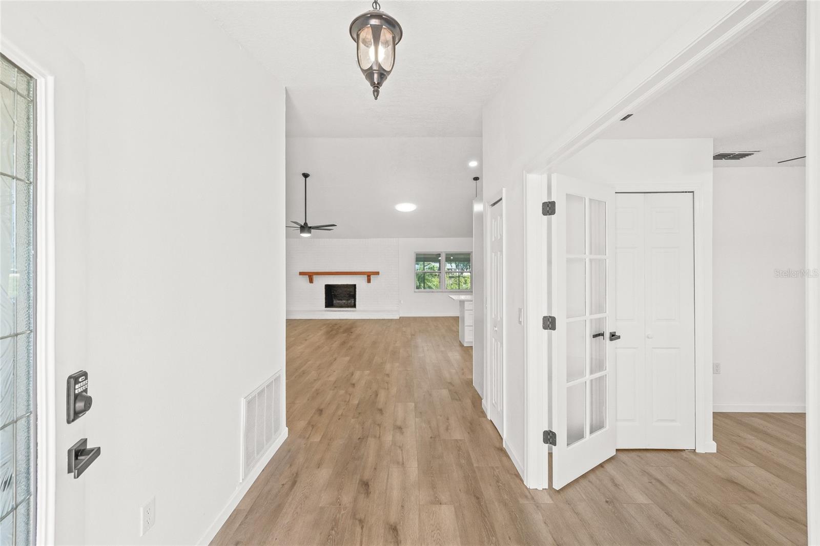 Image 3 of 43 For 7807 Summertree Lane