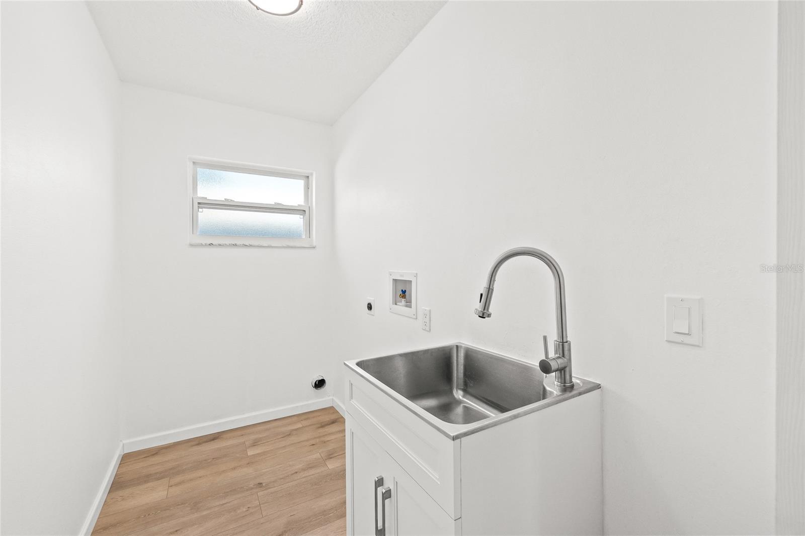 Image 31 of 43 For 7807 Summertree Lane