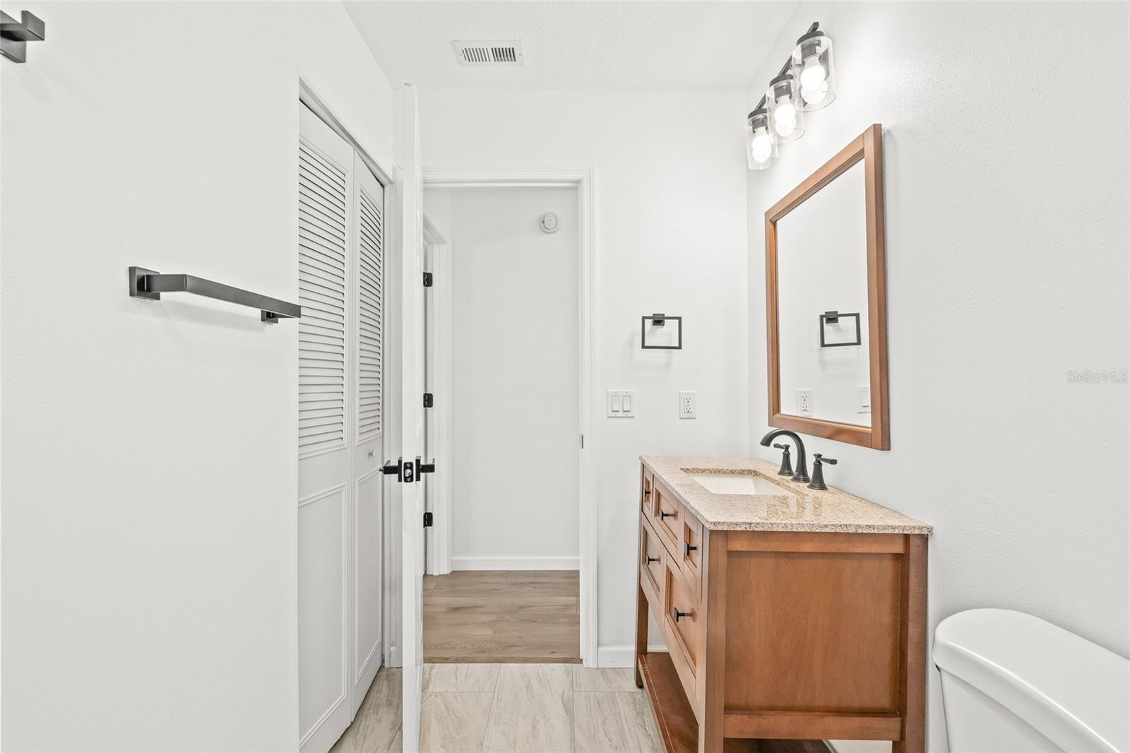 Image 33 of 43 For 7807 Summertree Lane
