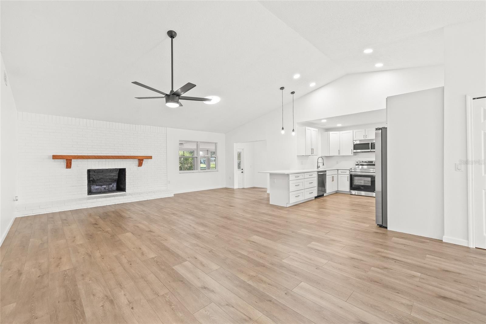 Image 6 of 43 For 7807 Summertree Lane