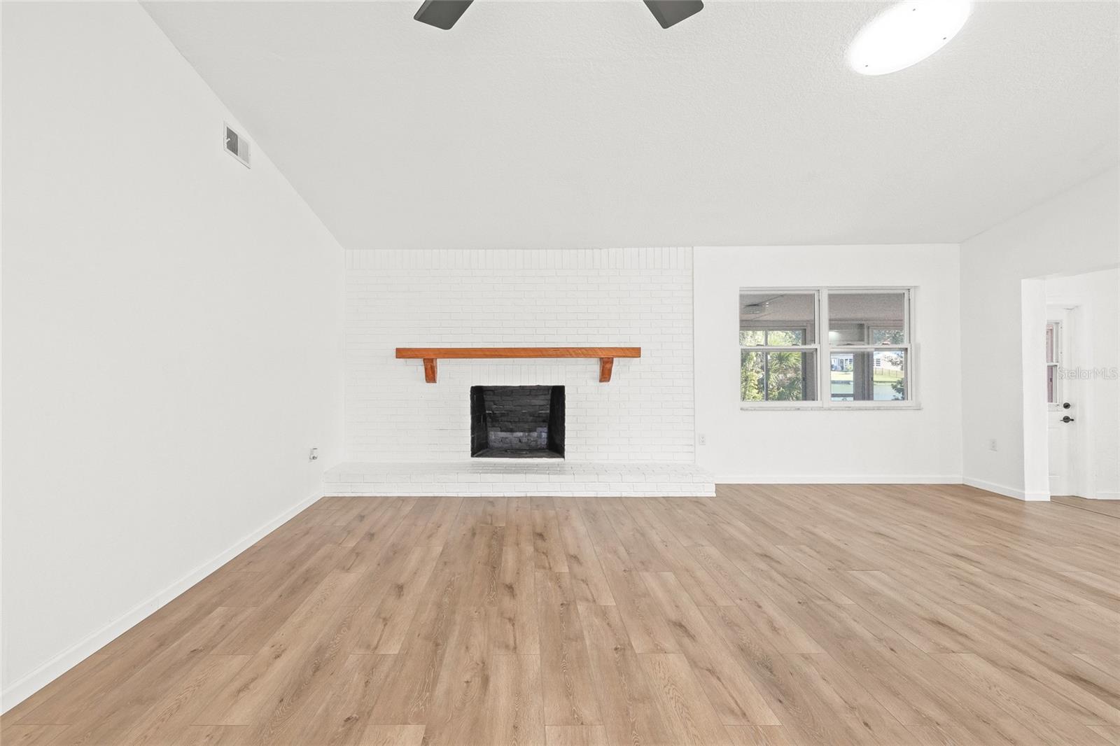 Image 7 of 43 For 7807 Summertree Lane