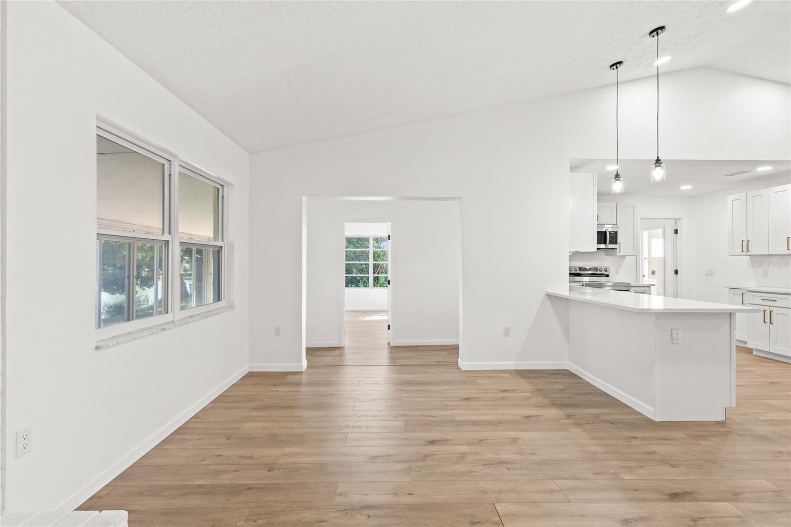 Image 9 of 43 For 7807 Summertree Lane