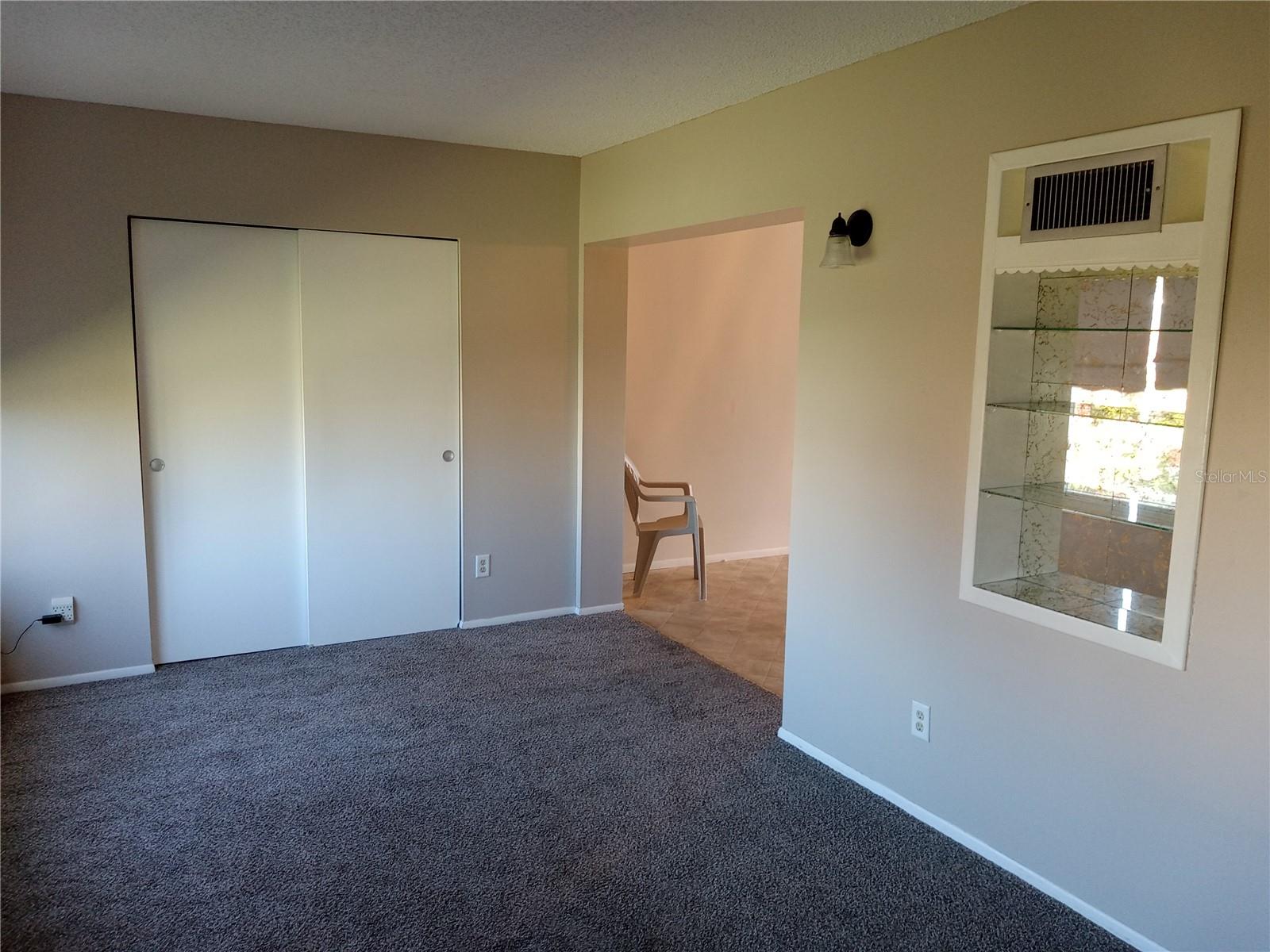 Image 10 of 39 For 2428 Columbia Drive 56