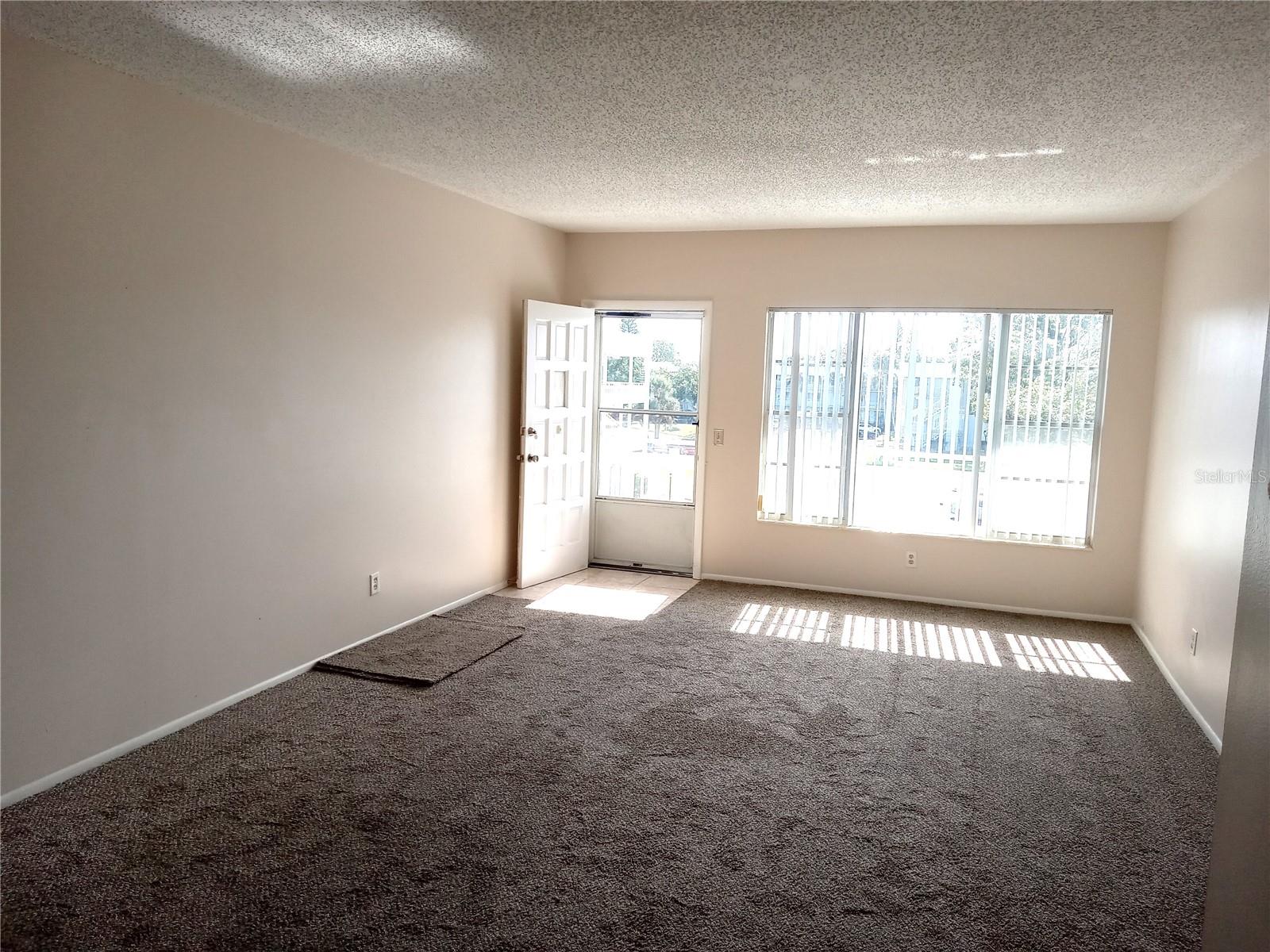 Image 4 of 39 For 2428 Columbia Drive 56