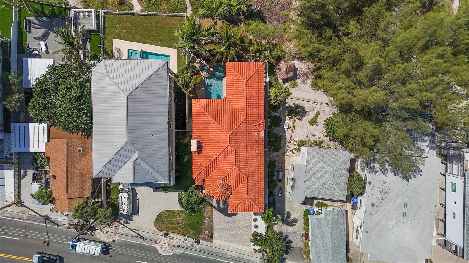 Image 15 of 77 For 10048 Gulf Boulevard