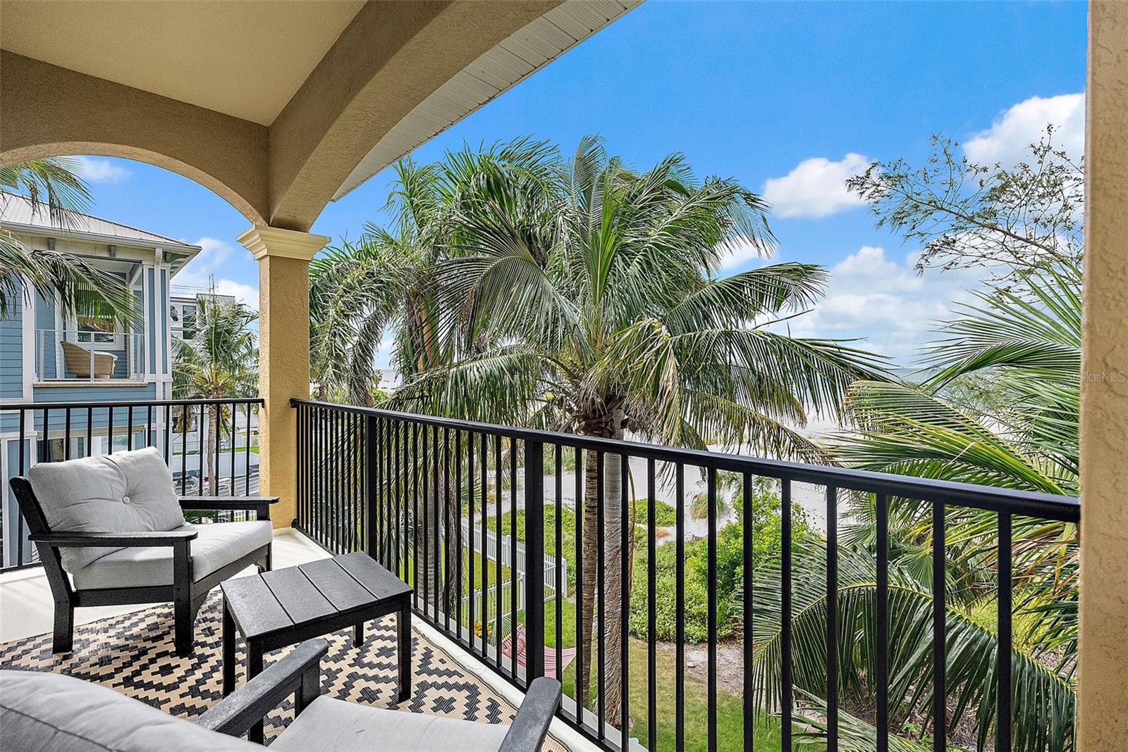 Image 40 of 77 For 10048 Gulf Boulevard