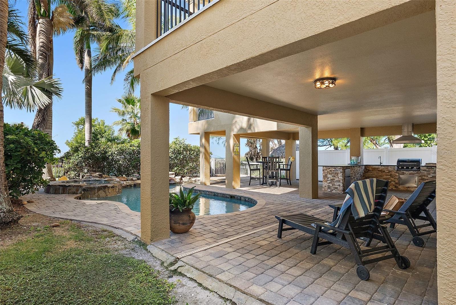 Image 64 of 77 For 10048 Gulf Boulevard