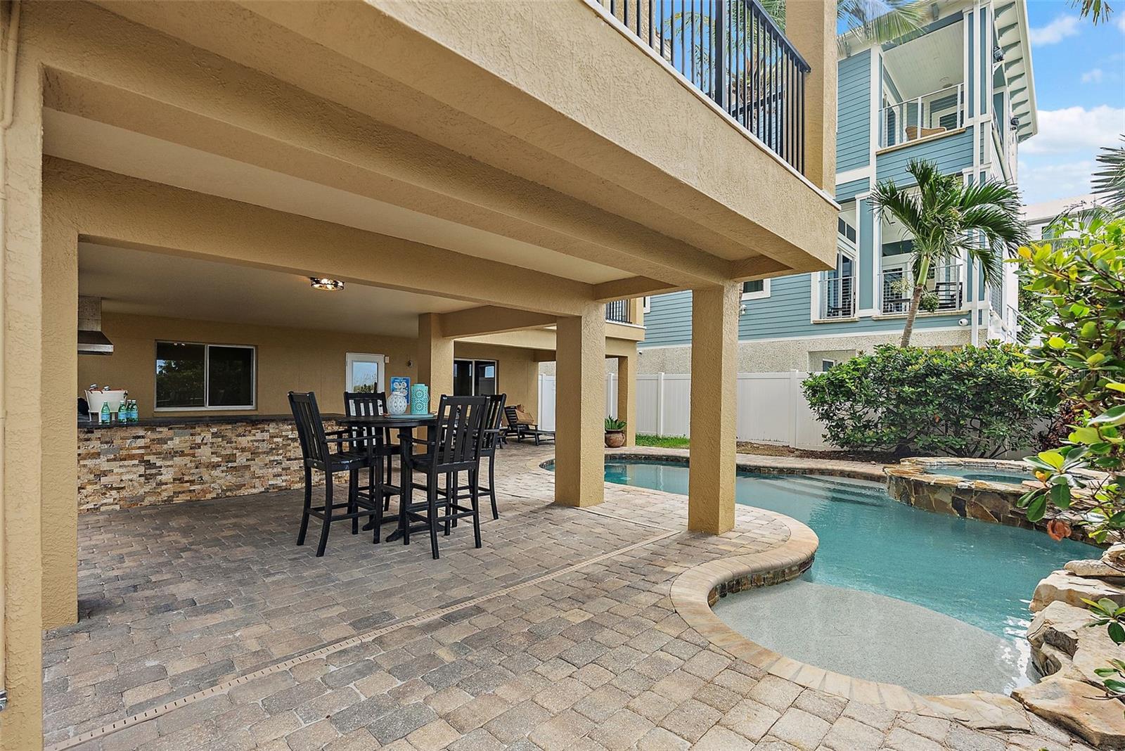 Image 68 of 77 For 10048 Gulf Boulevard