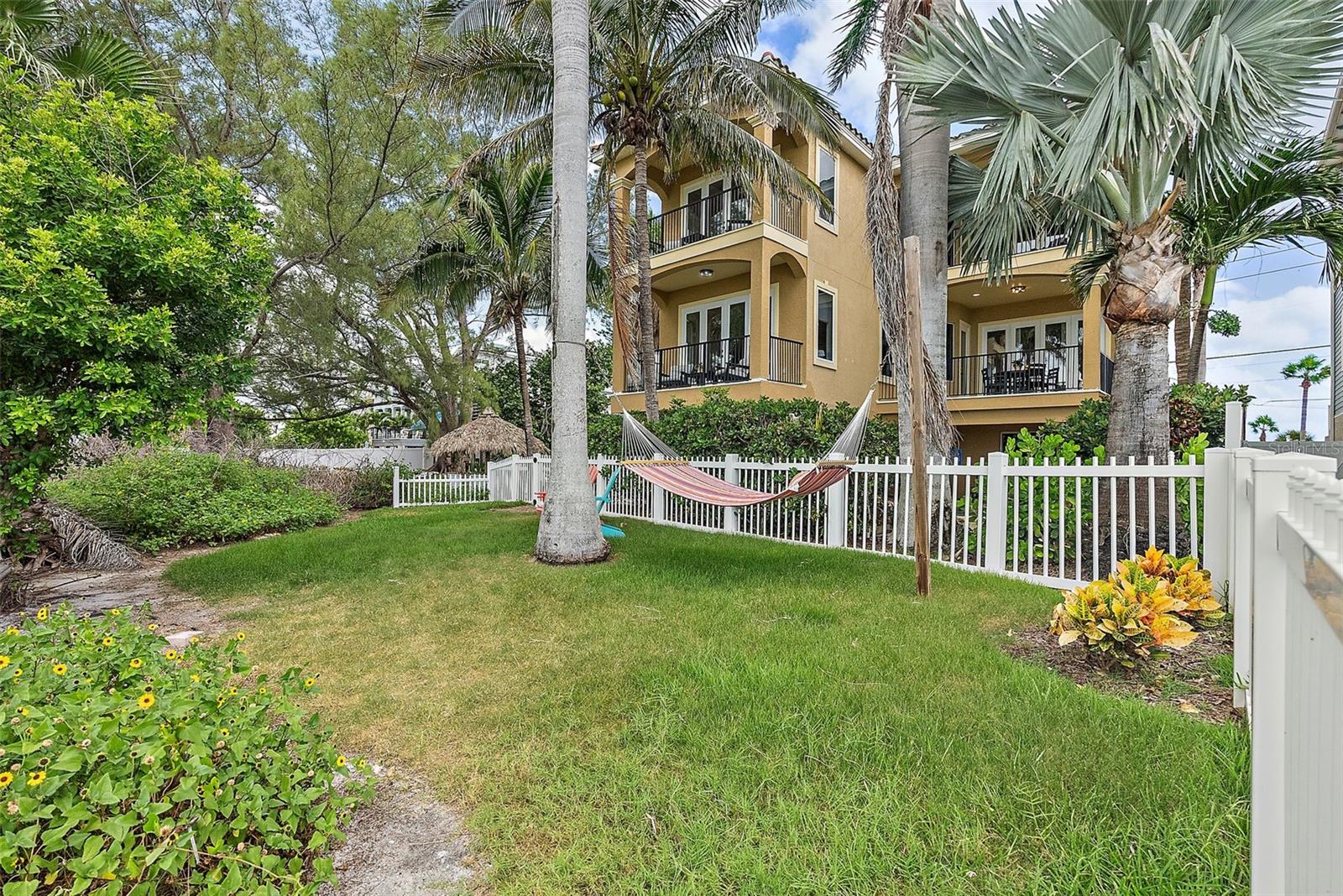 Image 72 of 77 For 10048 Gulf Boulevard