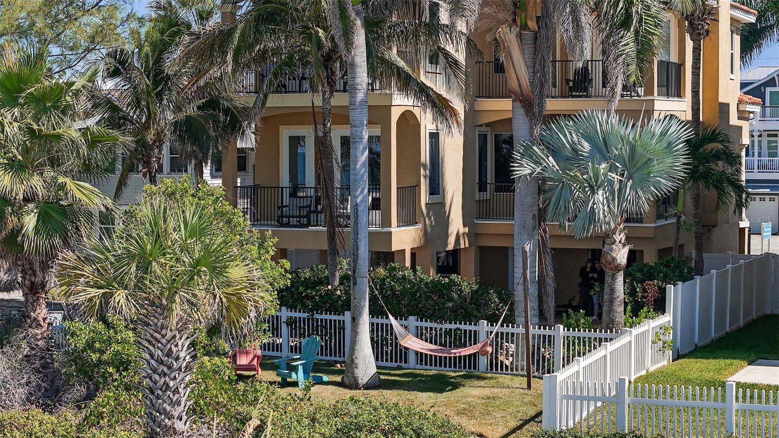 Image 73 of 77 For 10048 Gulf Boulevard