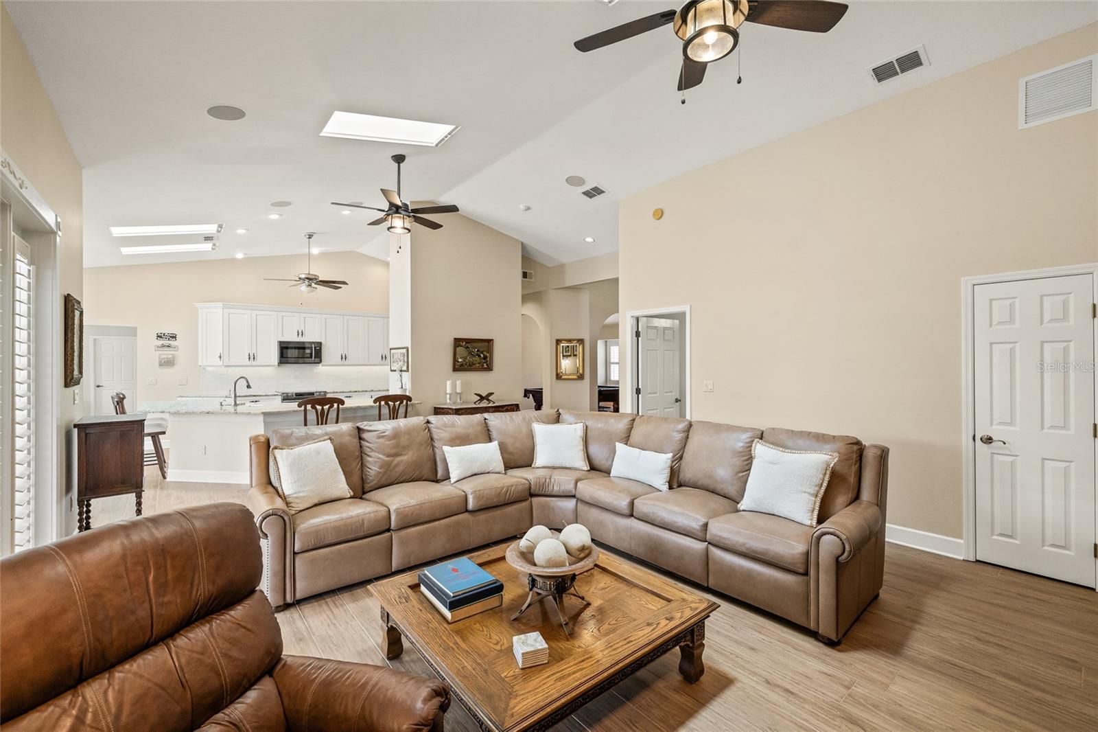 Image 11 of 64 For 1080 Water Oak Court Ne