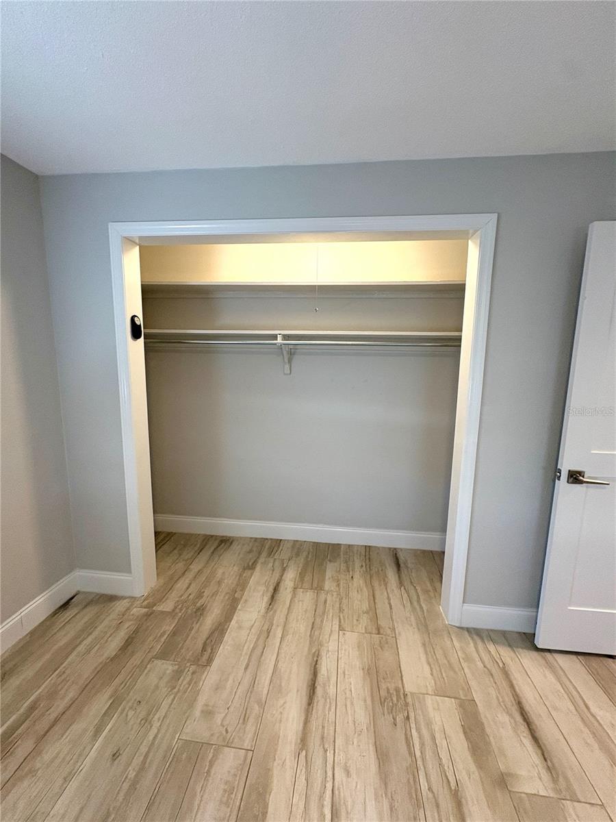 Image 10 of 19 For 1074 Woodbrook Drive S