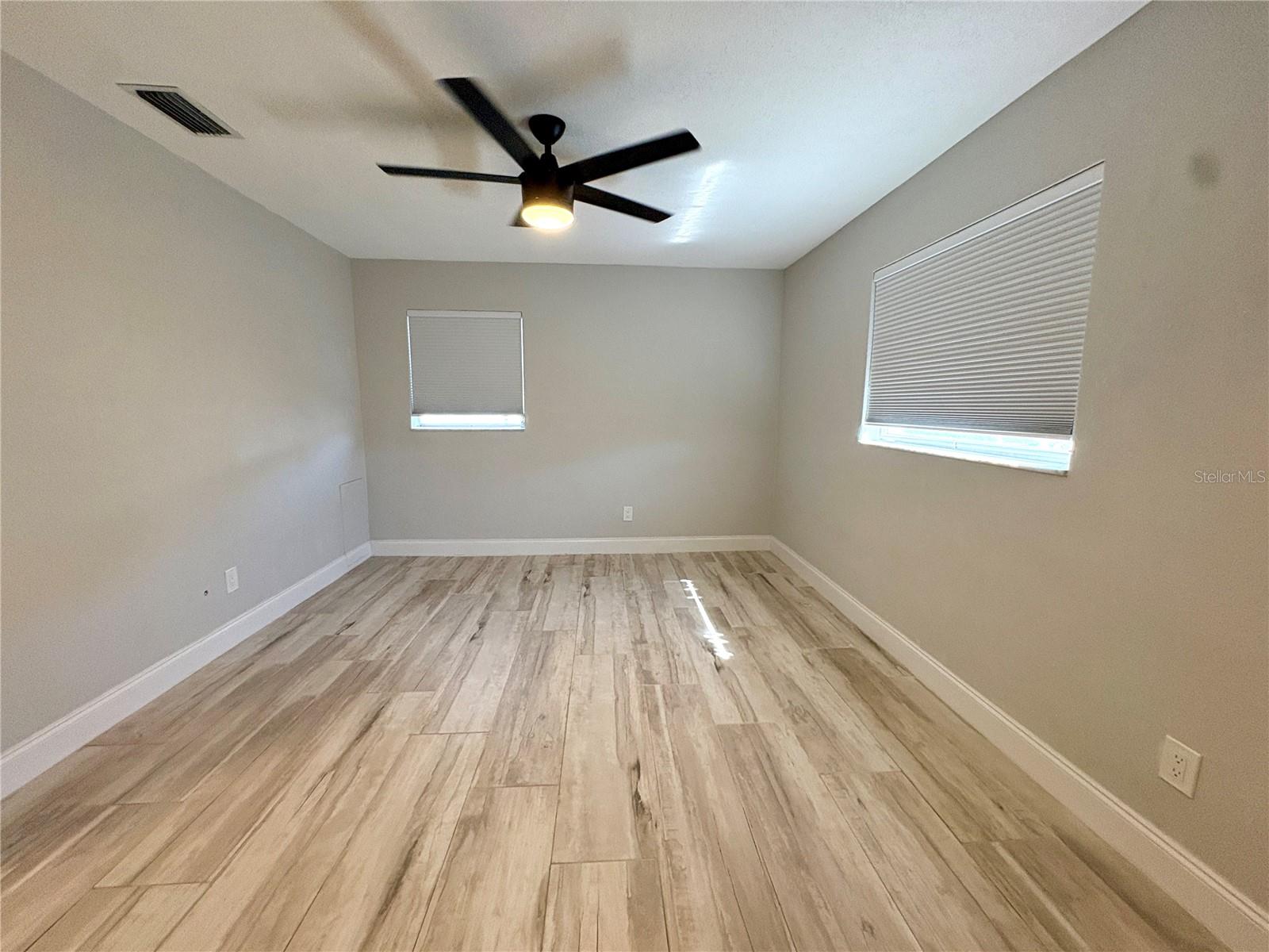 Image 11 of 19 For 1074 Woodbrook Drive S