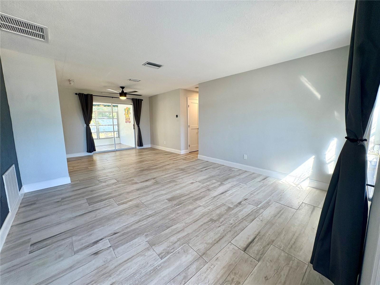 Image 2 of 19 For 1074 Woodbrook Drive S