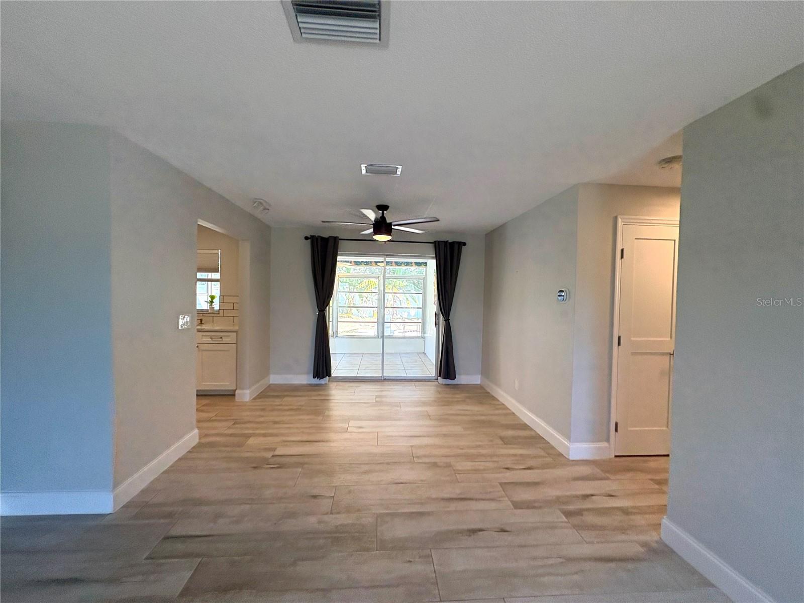 Image 3 of 19 For 1074 Woodbrook Drive S