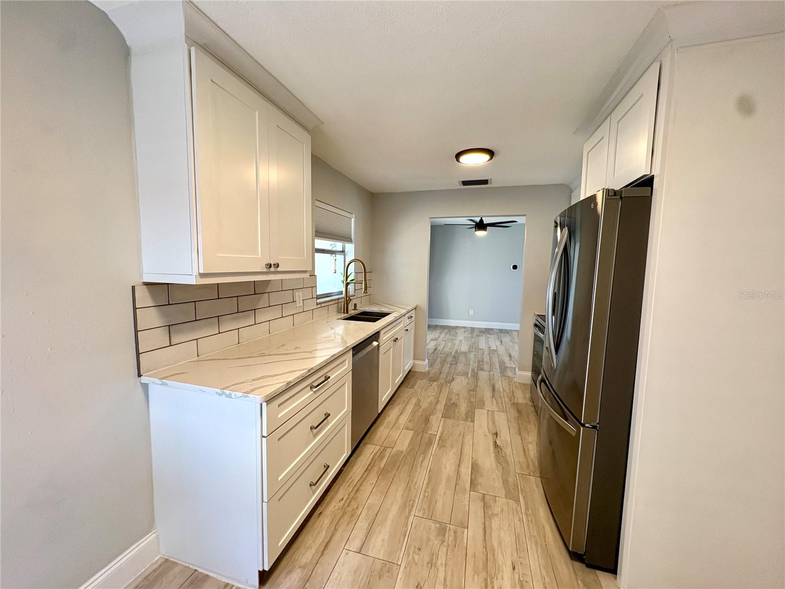 Image 6 of 19 For 1074 Woodbrook Drive S