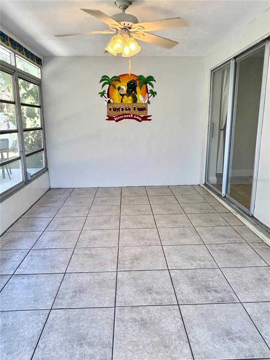 Image 7 of 19 For 1074 Woodbrook Drive S