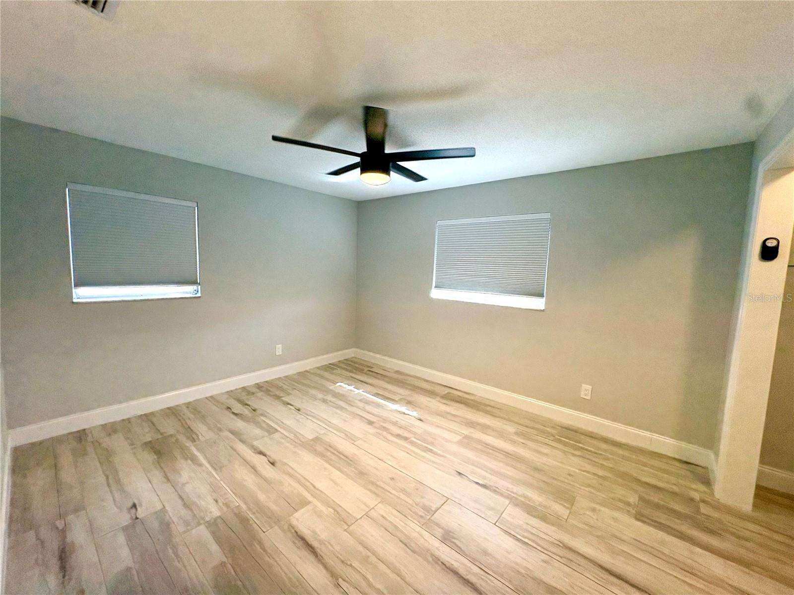 Image 8 of 19 For 1074 Woodbrook Drive S