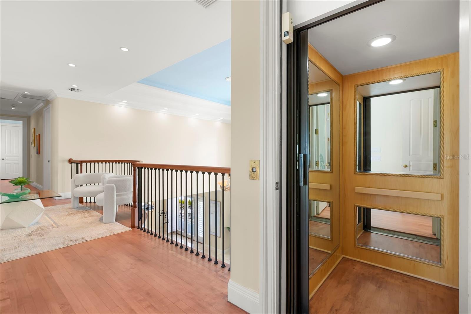 Listing photo id 13 for 6199 54th Street S