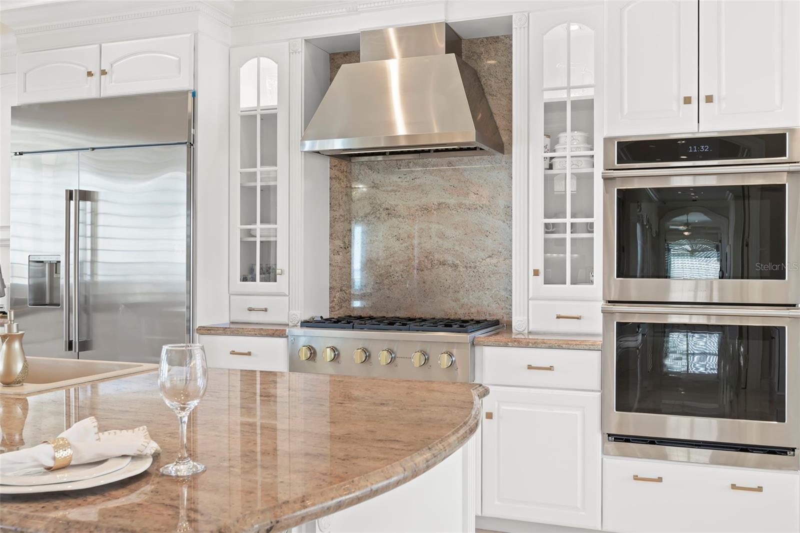 Listing photo id 17 for 6199 54th Street S