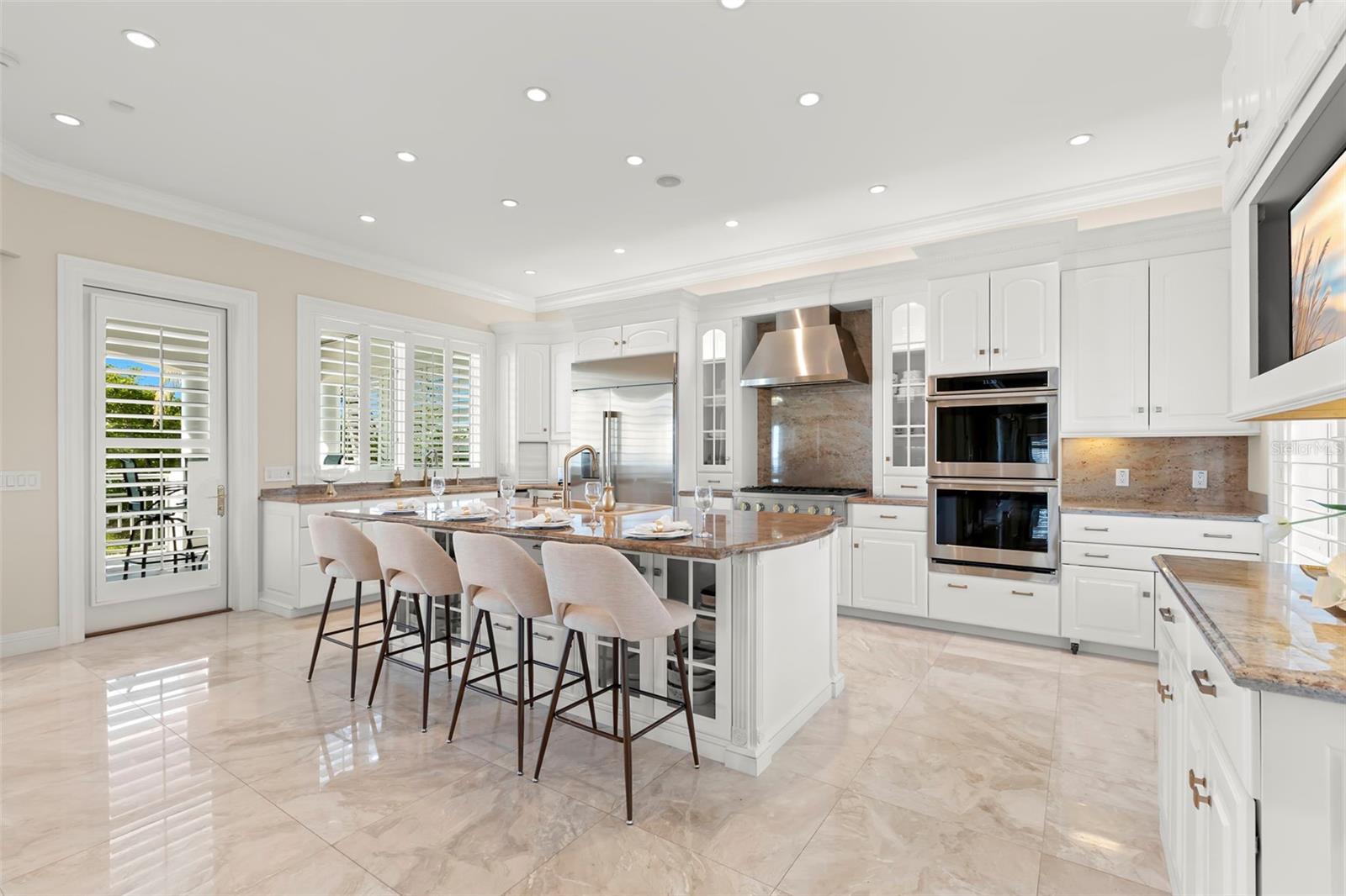 Listing photo id 18 for 6199 54th Street S