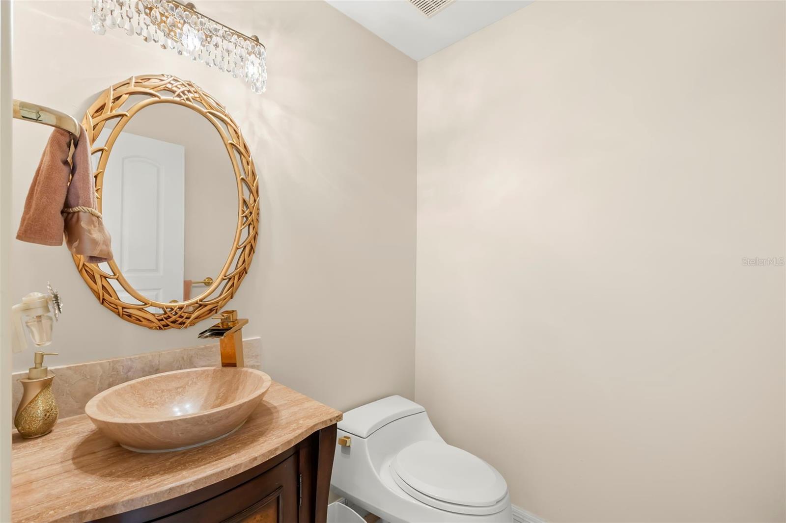 Listing photo id 27 for 6199 54th Street S