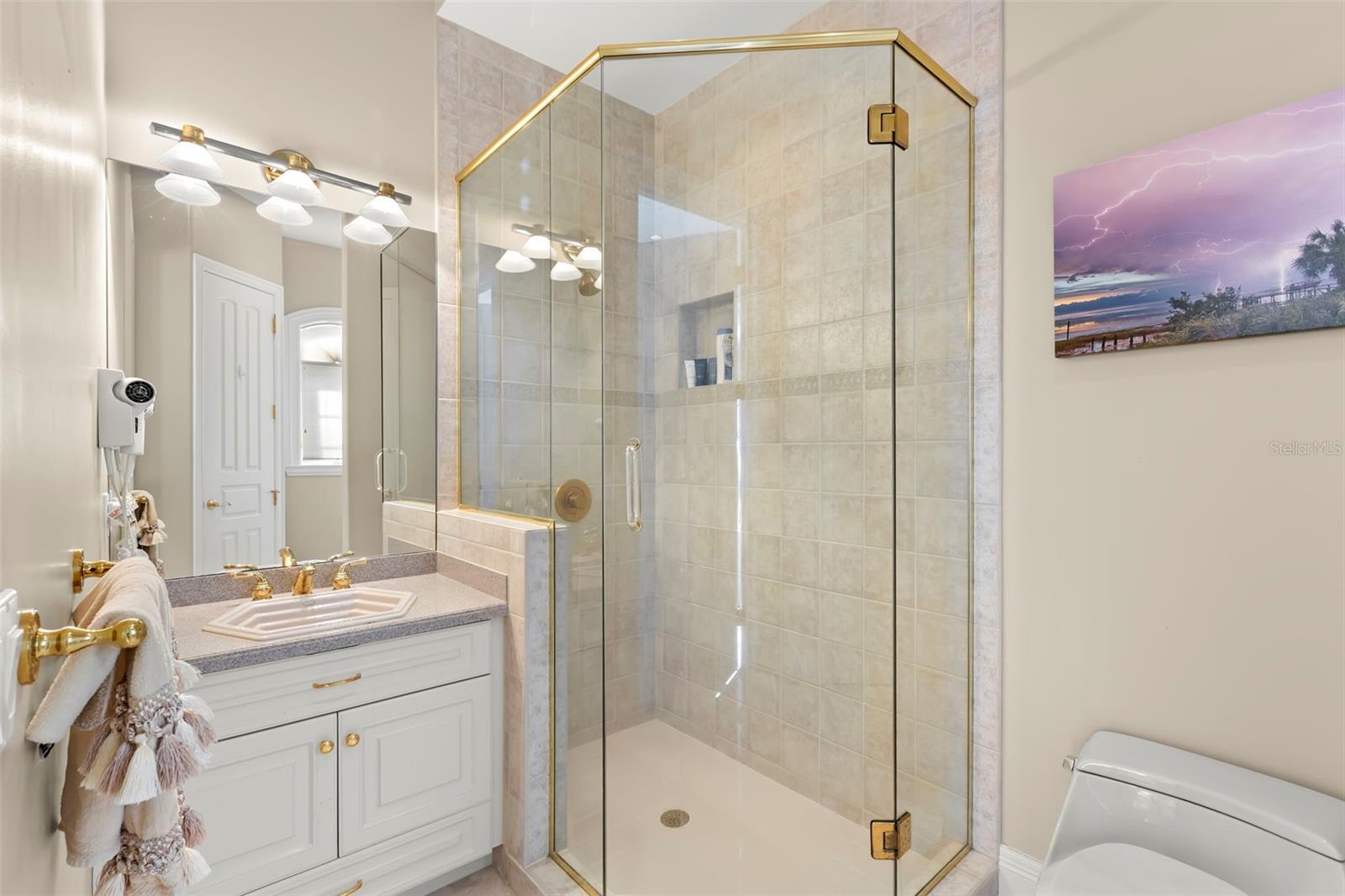 Listing photo id 33 for 6199 54th Street S