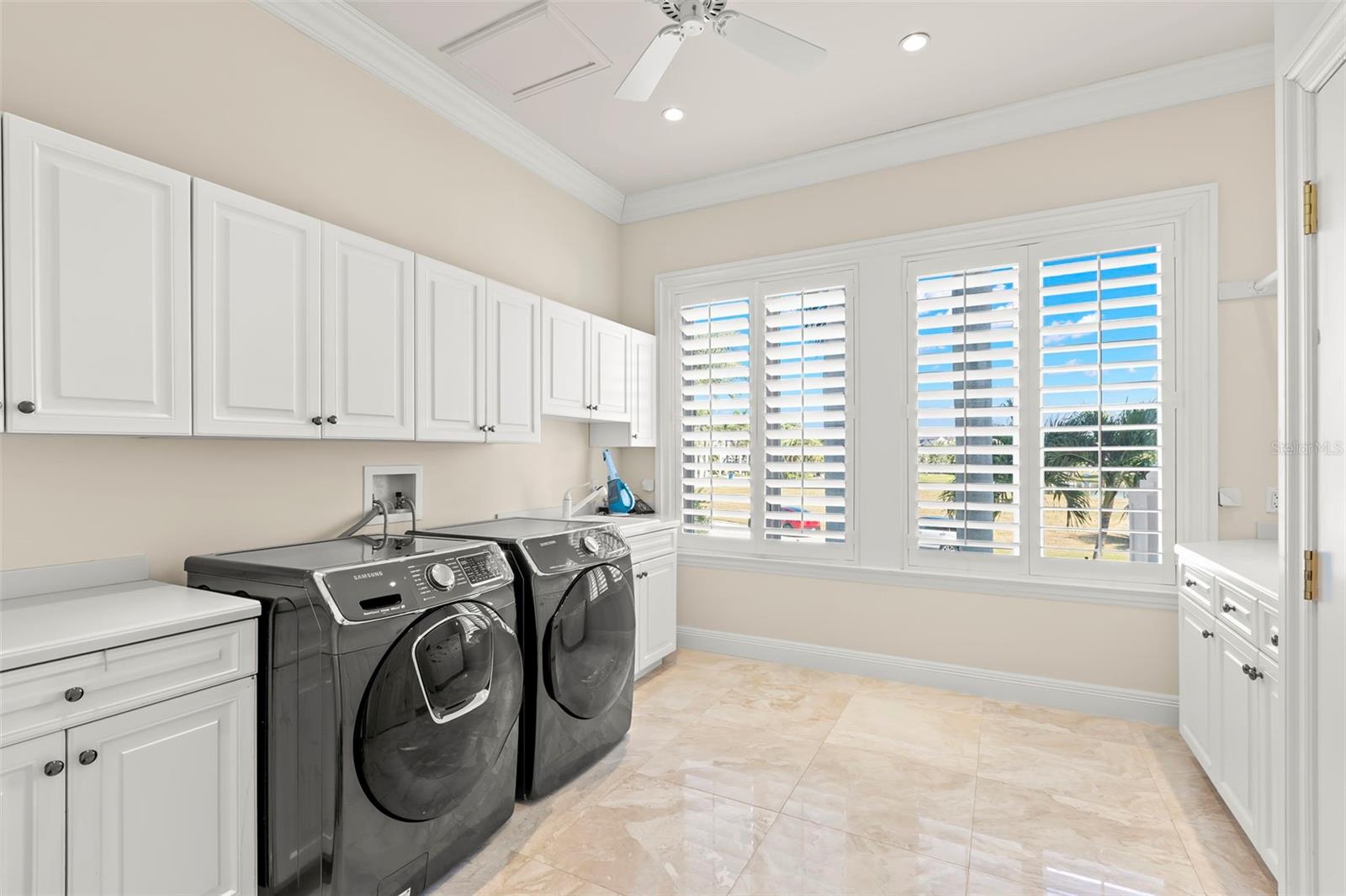 Listing photo id 36 for 6199 54th Street S