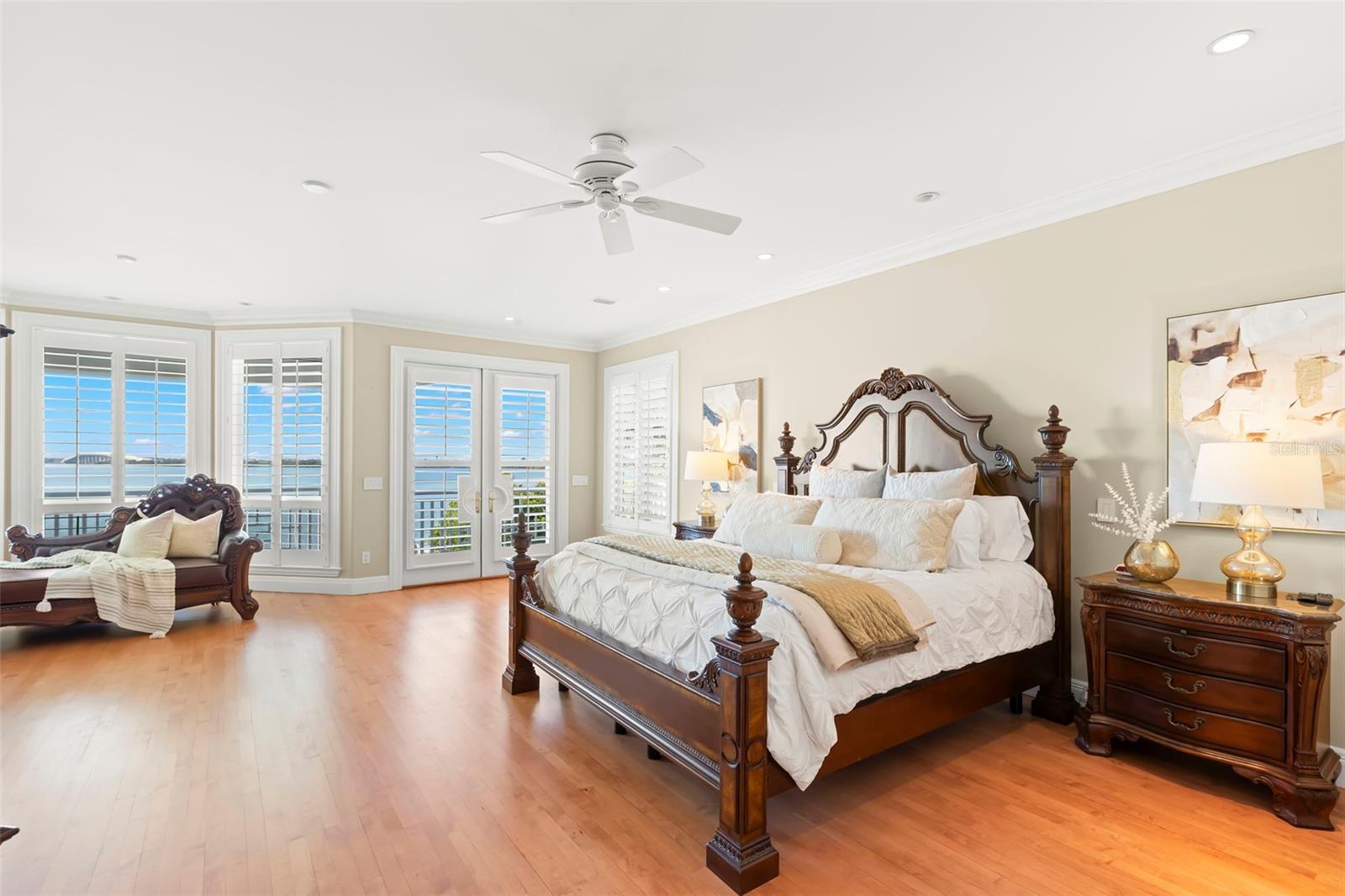 Listing photo id 40 for 6199 54th Street S