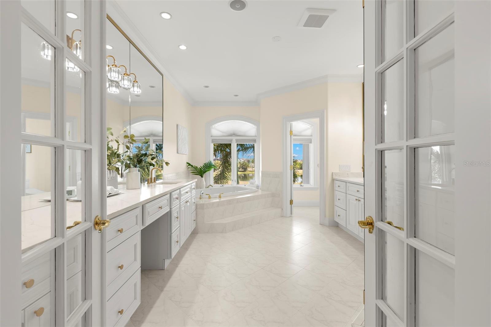 Listing photo id 47 for 6199 54th Street S