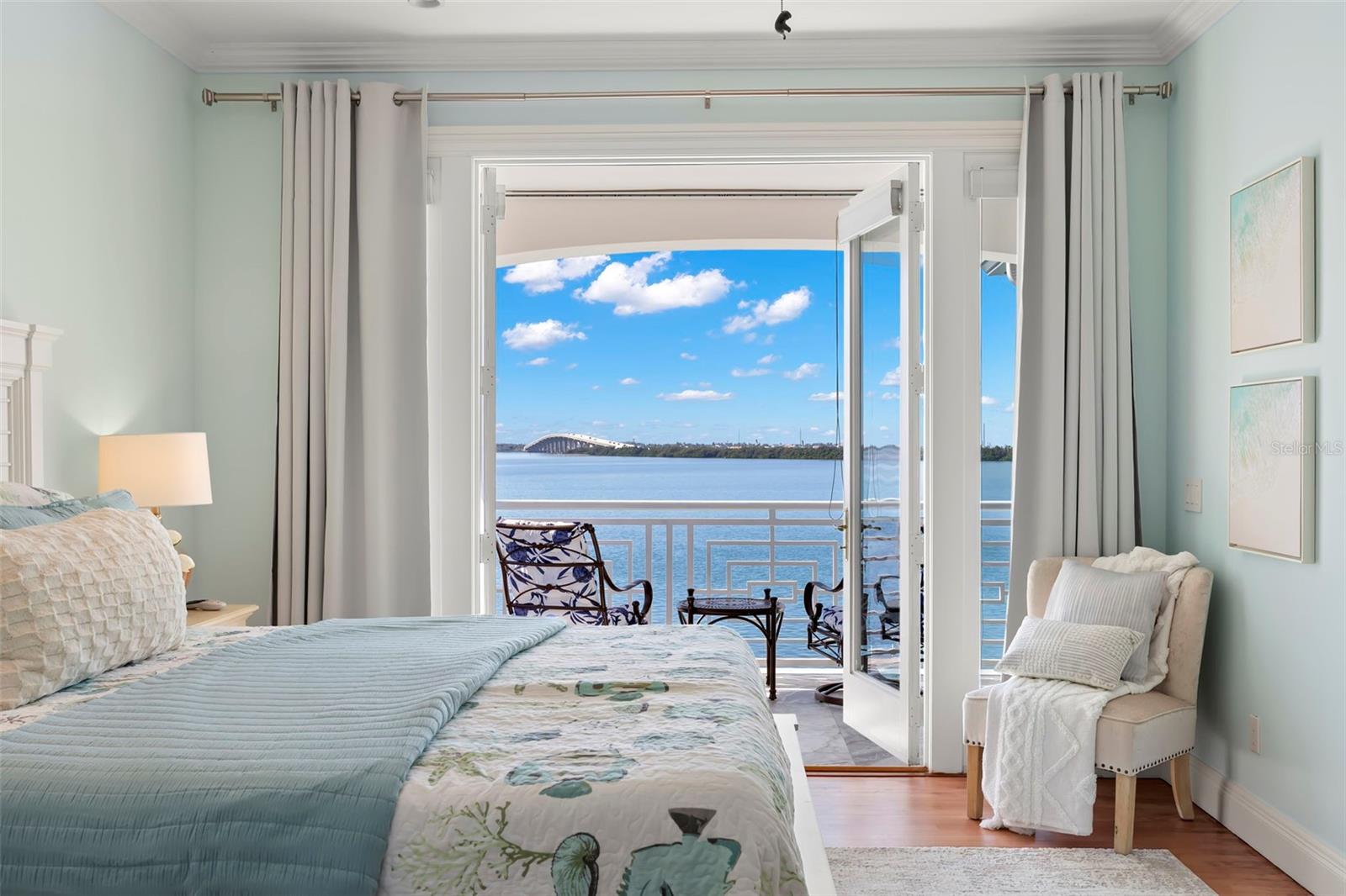 Listing photo id 51 for 6199 54th Street S