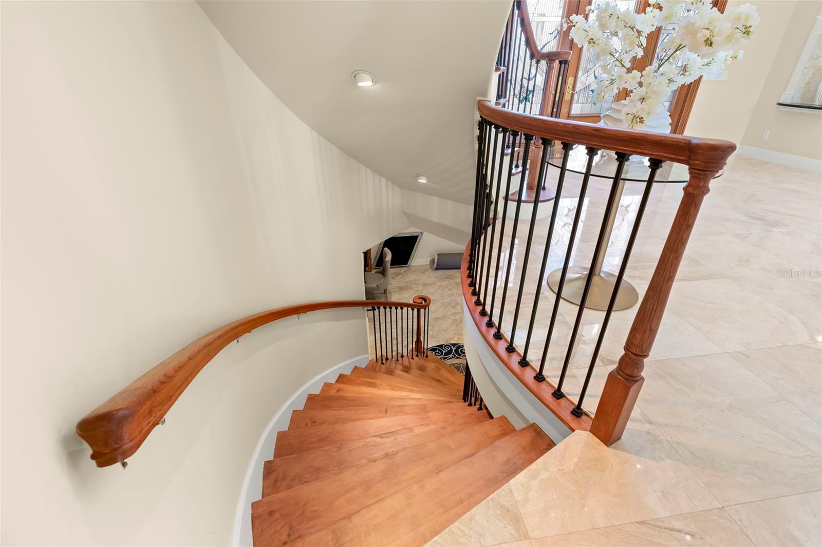 Listing photo id 56 for 6199 54th Street S