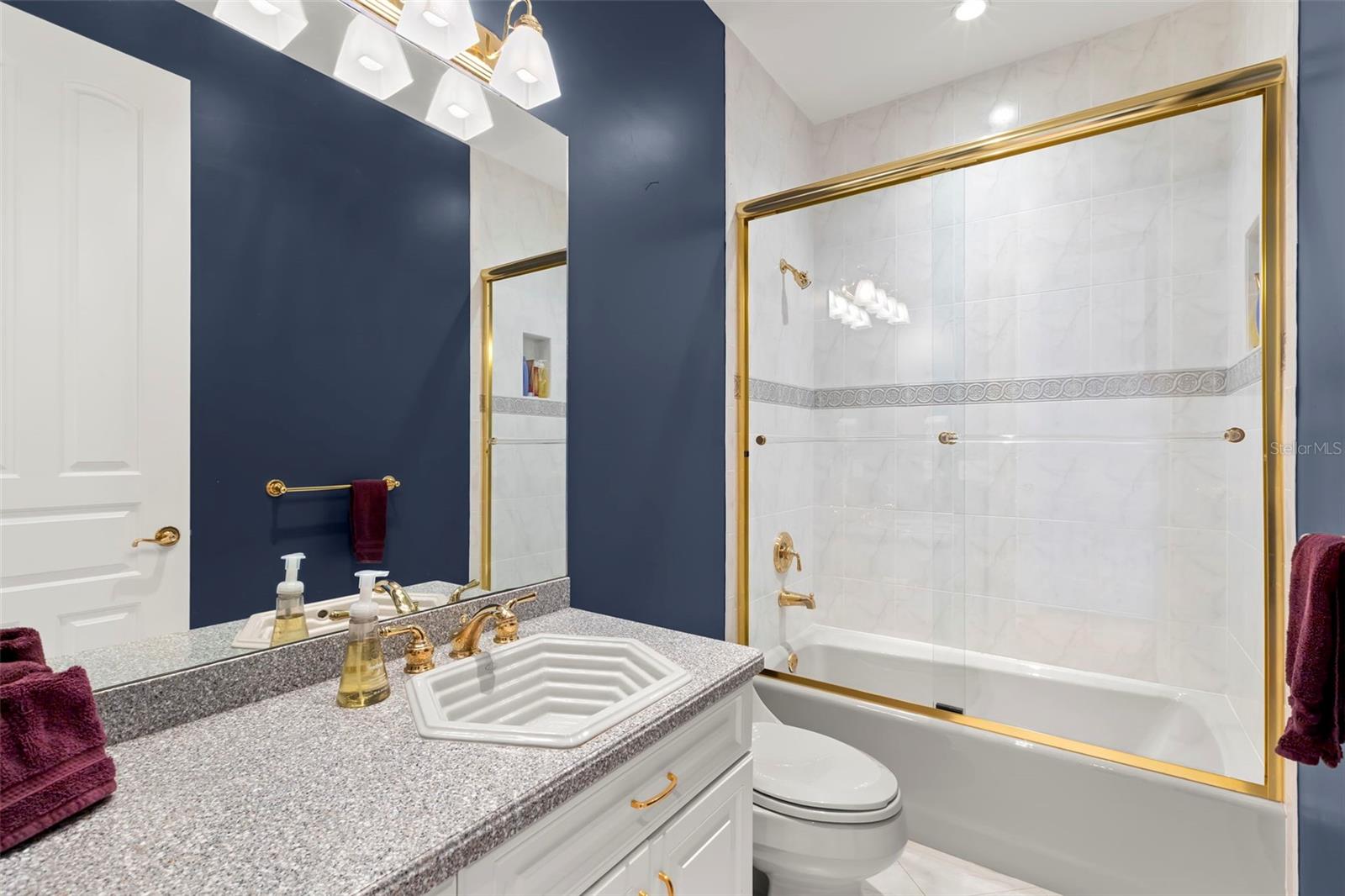 Listing photo id 57 for 6199 54th Street S