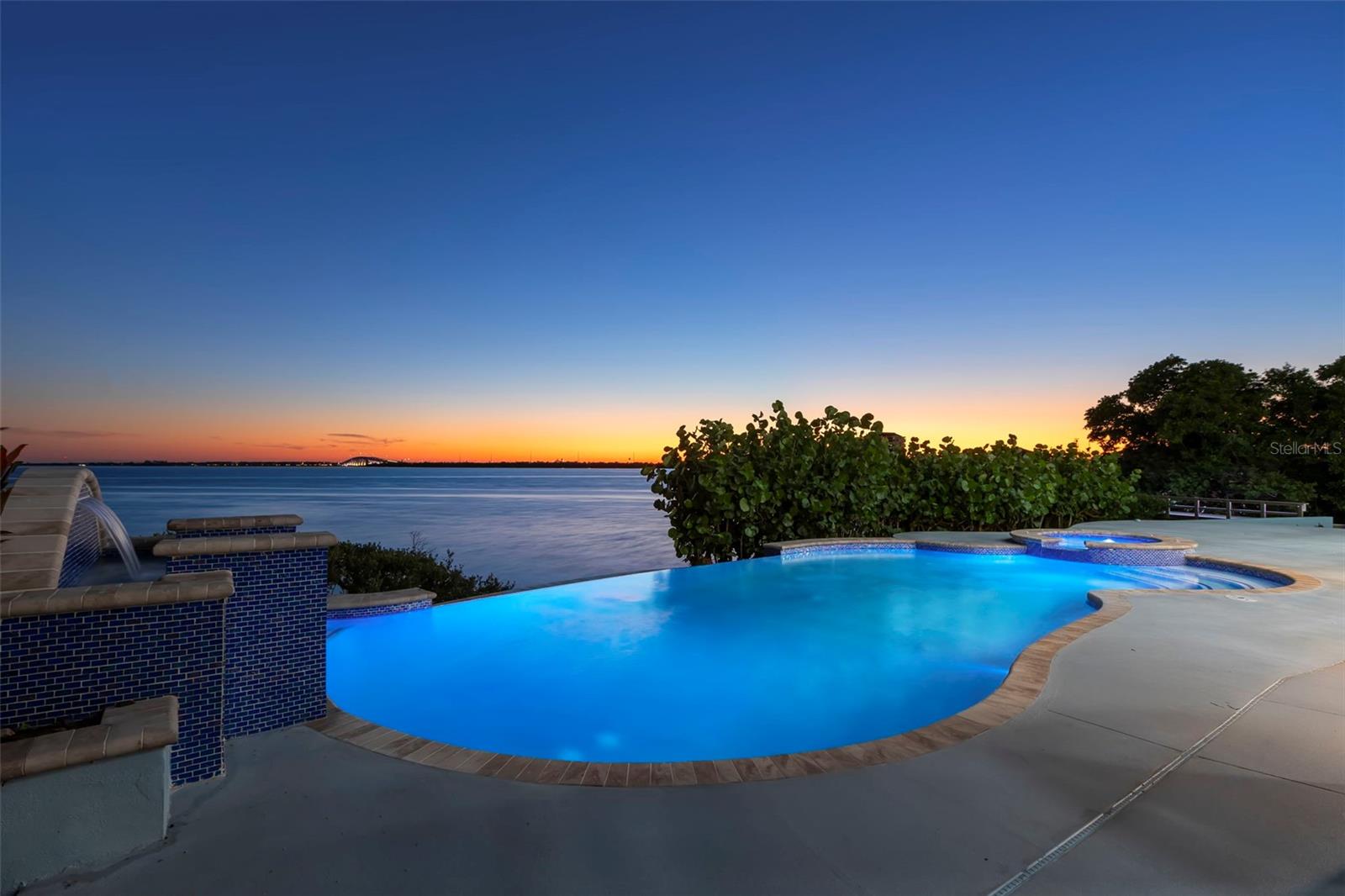 Listing photo id 4 for 6199 54th Street S