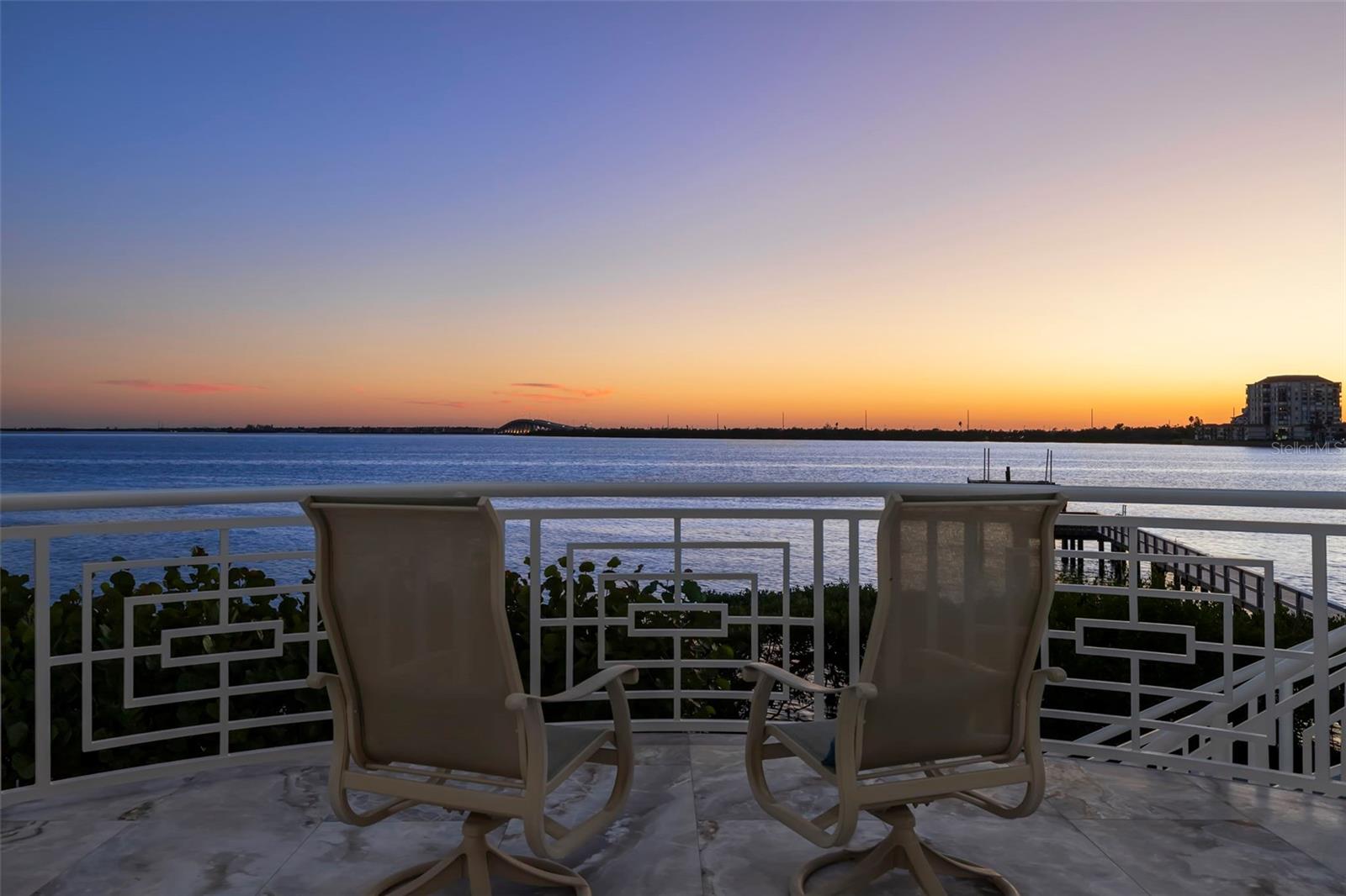 Listing photo id 5 for 6199 54th Street S